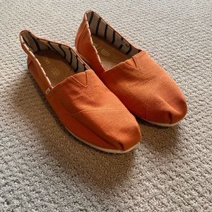 Orange TOMS women’s size 11